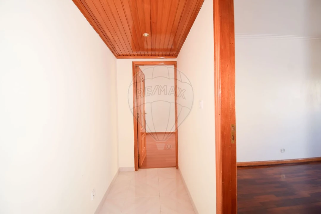 Apartamento T1 para Venda em Massamá e Monte Abraão Foto 15