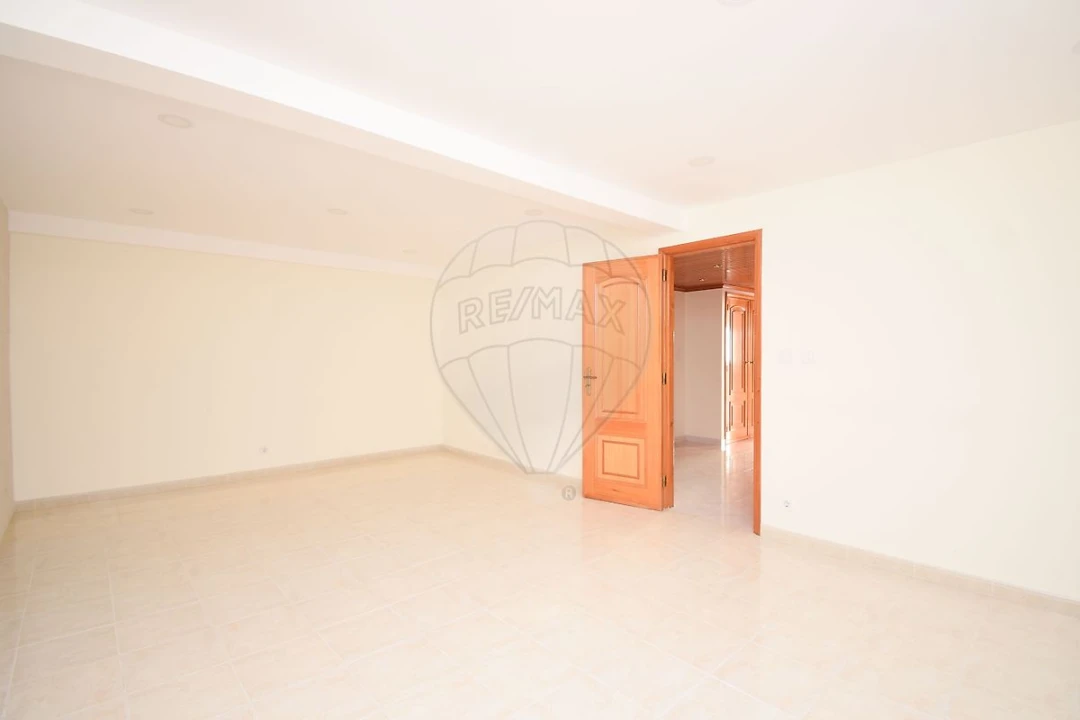 Apartamento T1 para Venda em Massamá e Monte Abraão Foto 8