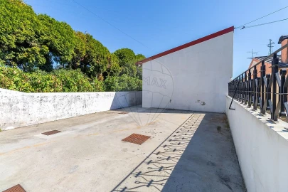 Moradia T8 para Venda em São Felix da Marinha