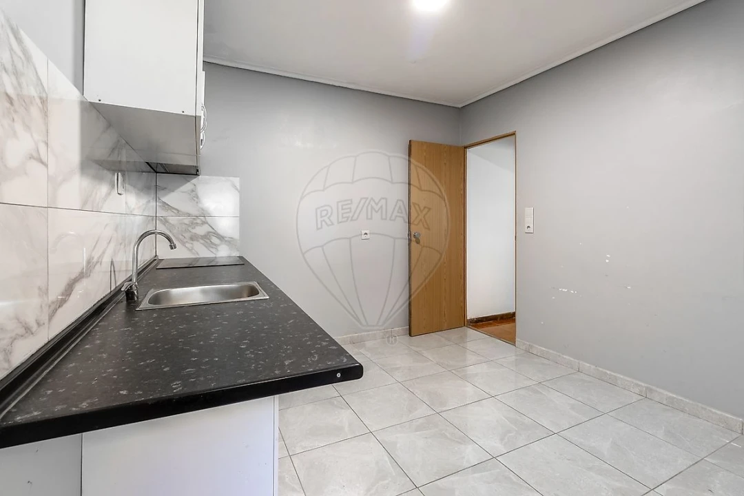 Moradia T8 para Venda em São Felix da Marinha Foto 6