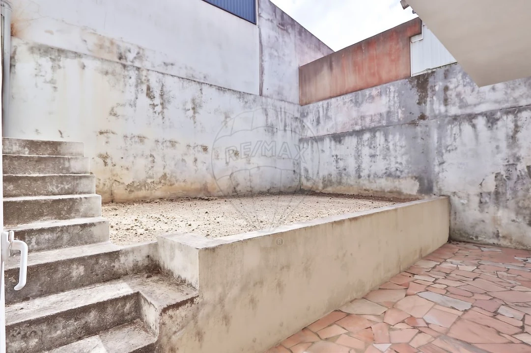 Apartamento T2 para Venda em São Domingos de Rana Foto 15