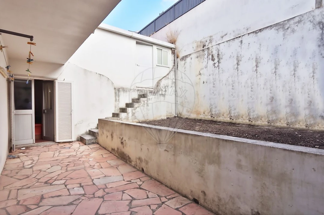 Apartamento T2 para Venda em São Domingos de Rana Foto 18
