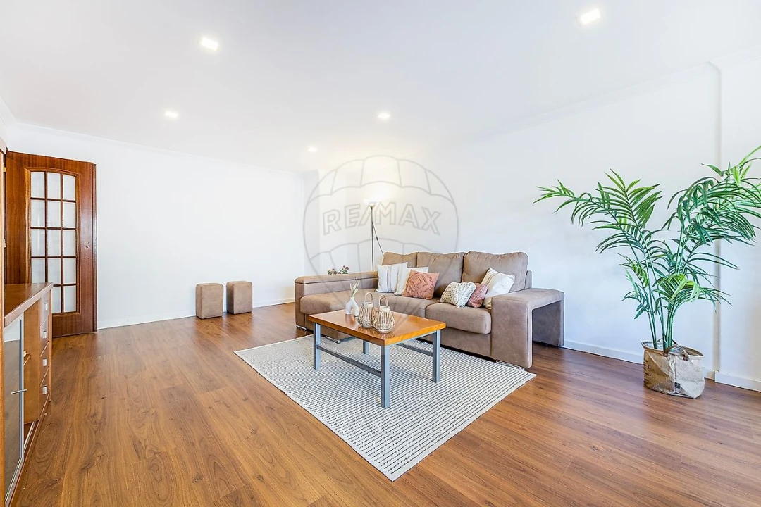 Apartamento T2 para Venda em Alfragide Foto 5