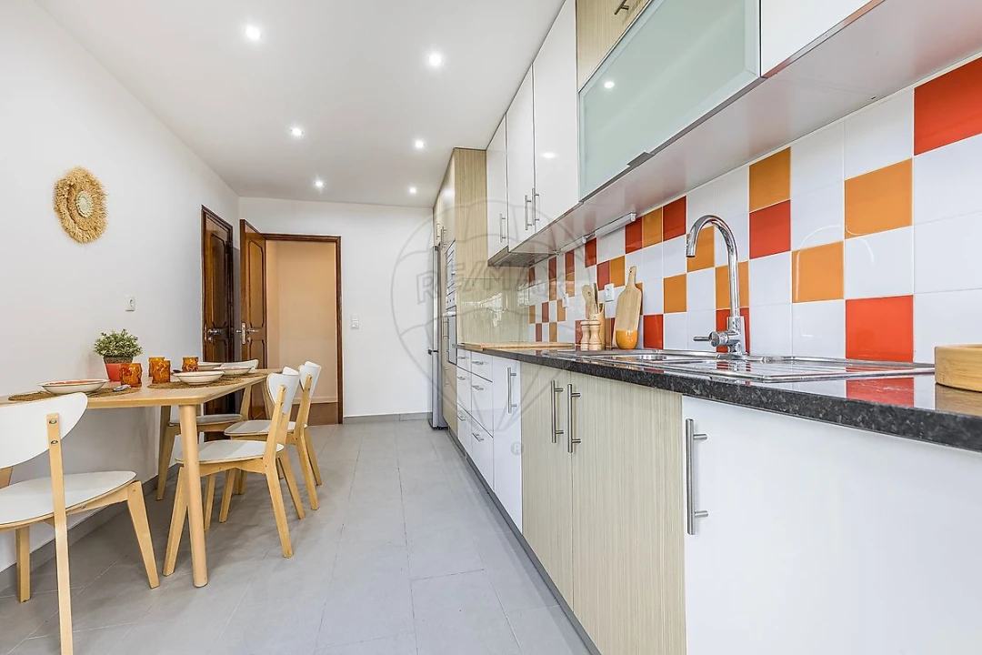 Apartamento T2 para Venda em Alfragide Foto 27