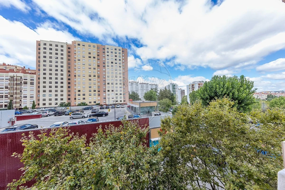 Apartamento T2 para Venda em Alfragide Foto 31
