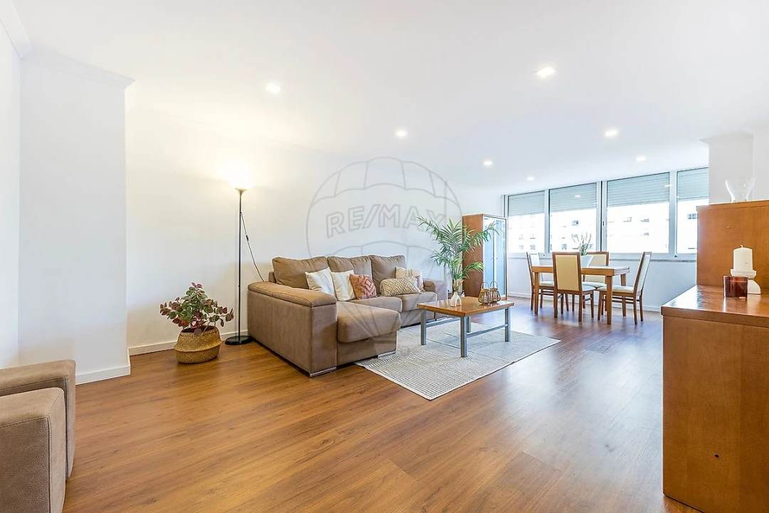 Apartamento T2 para Venda em Alfragide Foto 2