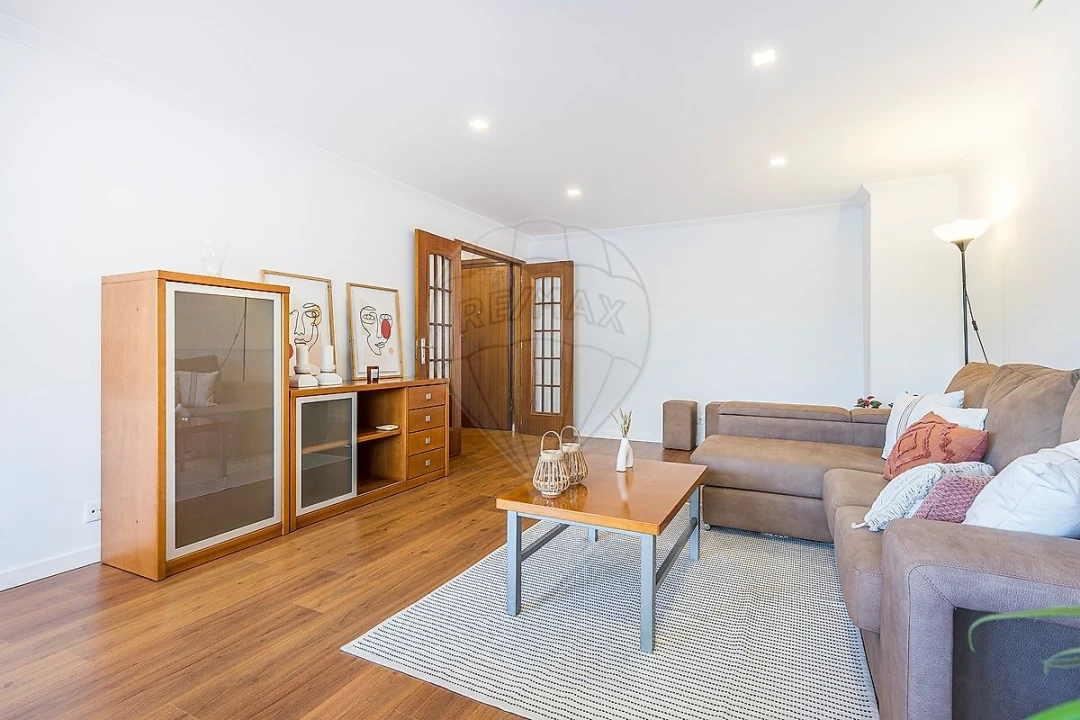 Apartamento T2 para Venda em Alfragide Foto 6
