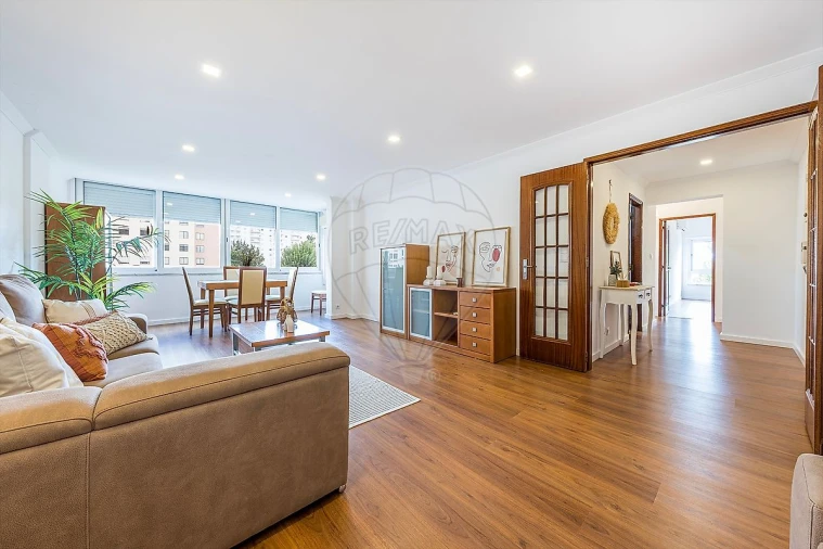 Apartamento T2 para Venda em Alfragide Foto 9