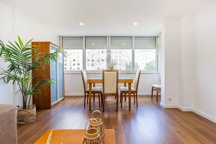 Apartamento T2 para Venda em Alfragide Foto 3