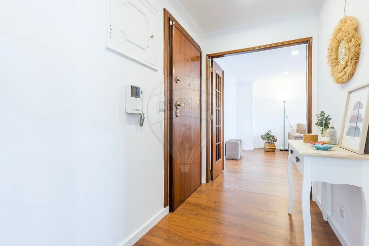 Apartamento T2 para Venda em Alfragide Foto 11