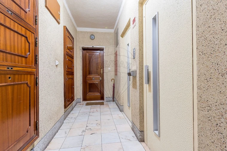 Apartamento T2 para Venda em Alfragide Foto 32