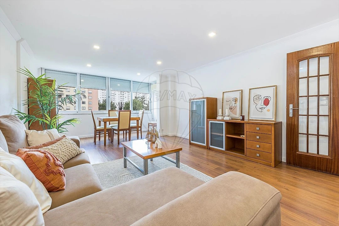 Apartamento T2 para Venda em Alfragide Foto 4