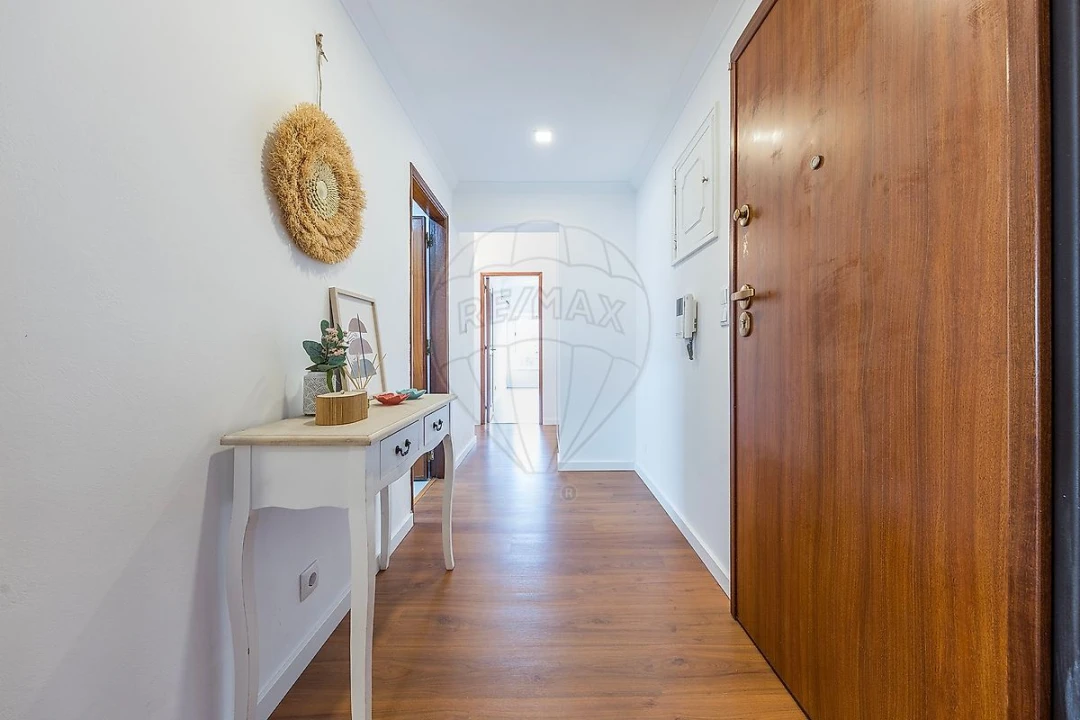 Apartamento T2 para Venda em Alfragide Foto 8