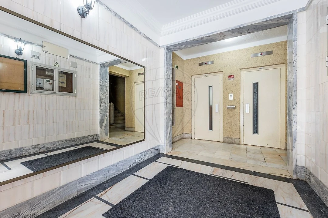 Apartamento T2 para Venda em Alfragide Foto 33