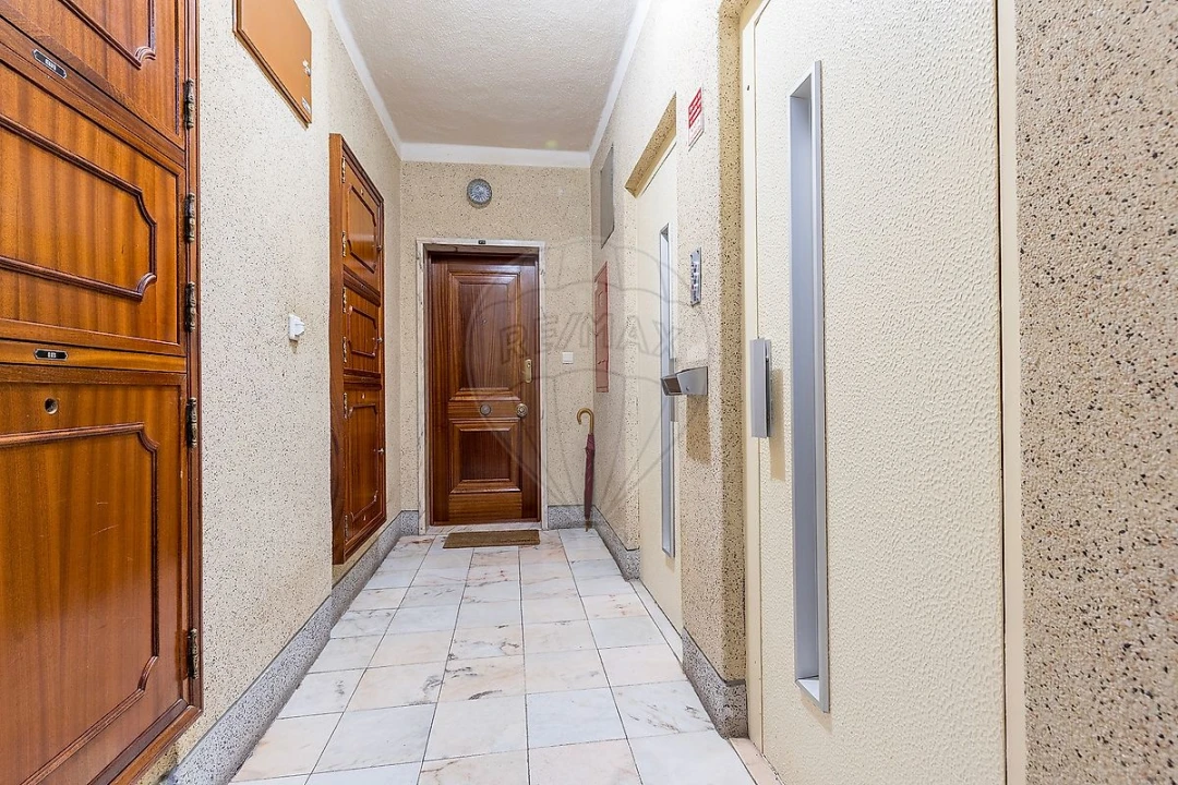 Apartamento T2 para Venda em Alfragide Foto 32