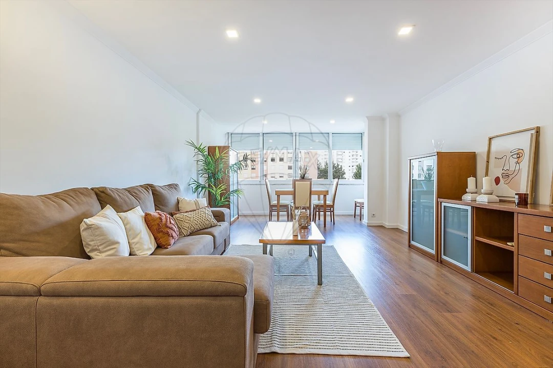 Apartamento T2 para Venda em Alfragide Foto 1