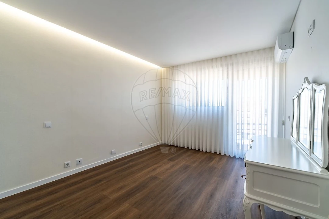 Apartamento T2 para Venda em Pedroso e Seixezelo Foto 27