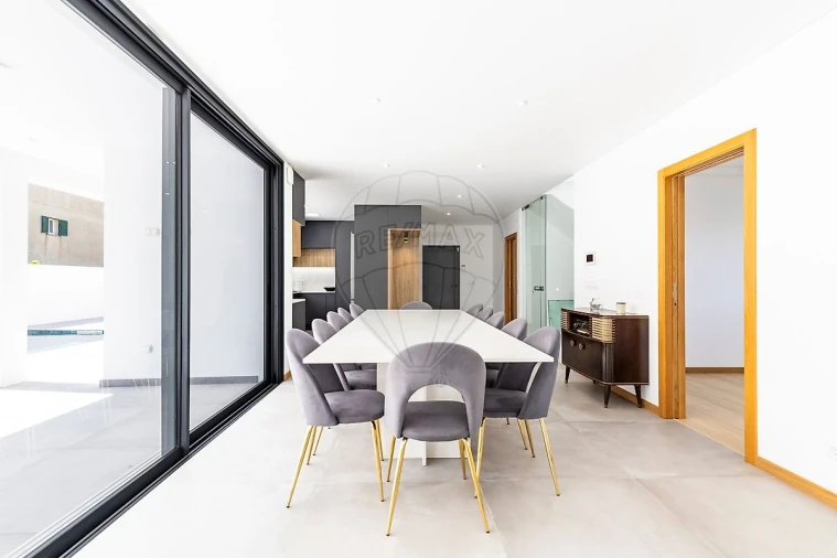 Moradia T4 para Venda em Silveira Foto 3
