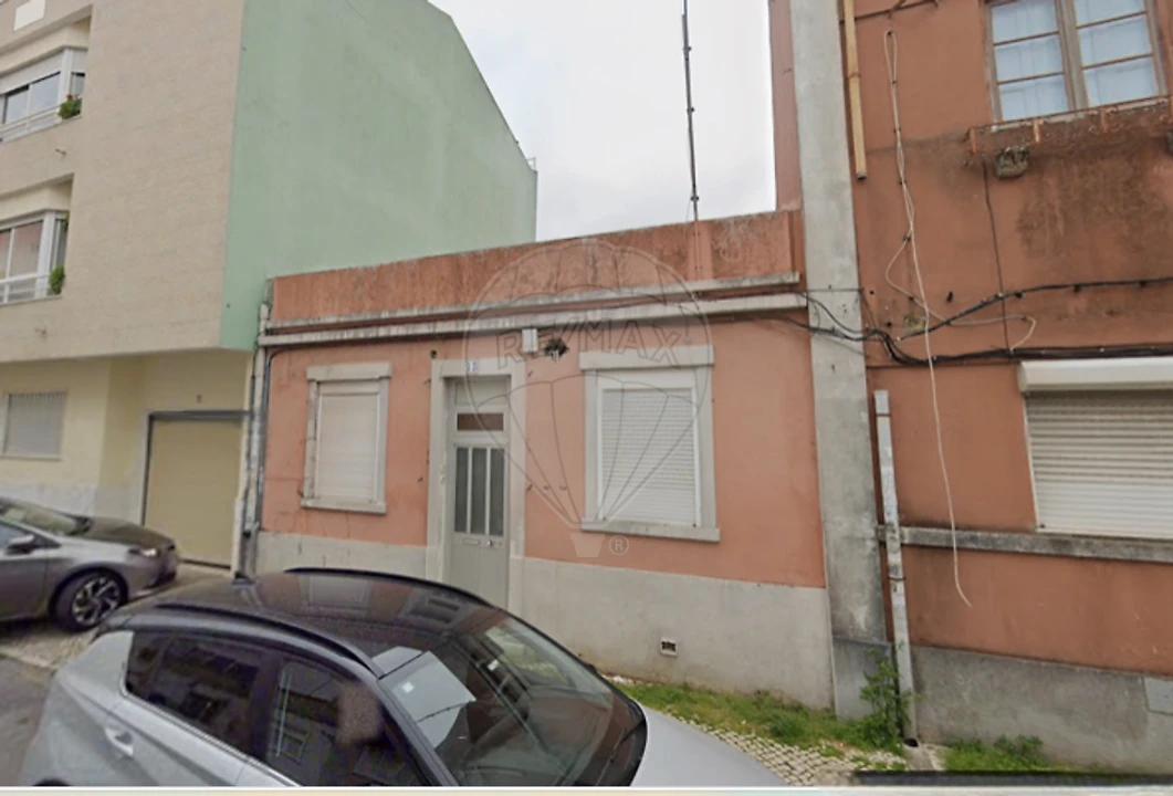 Prédio para Venda em Pontinha e Famões Foto 3