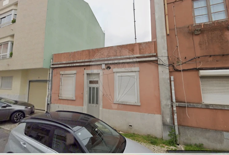 Prédio para Venda em Pontinha e Famões Foto 3