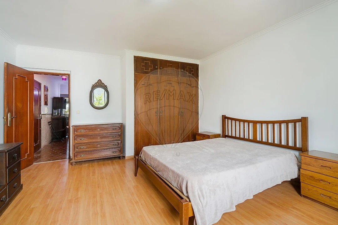 Apartamento T2 para Venda em Massamá e Monte Abraão Foto 12