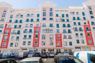 Apartamento T2 para Arrendamento em Águas Livres