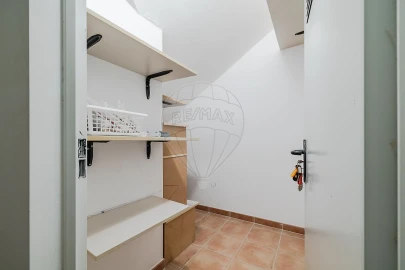 Apartamento T2 para Arrendamento em Águas Livres