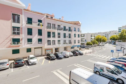 Apartamento T2 para Arrendamento em Águas Livres