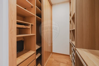 Apartamento T2 para Arrendamento em Águas Livres