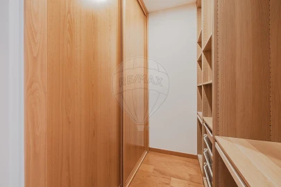 Apartamento T2 para Arrendamento em Águas Livres