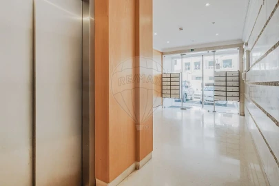 Apartamento T2 para Arrendamento em Águas Livres