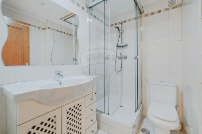 Apartamento T2 para Arrendamento em Águas Livres