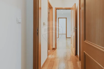 Apartamento T2 para Arrendamento em Águas Livres