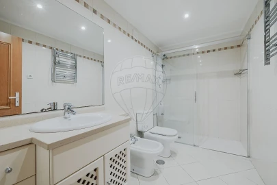 Apartamento T2 para Arrendamento em Águas Livres