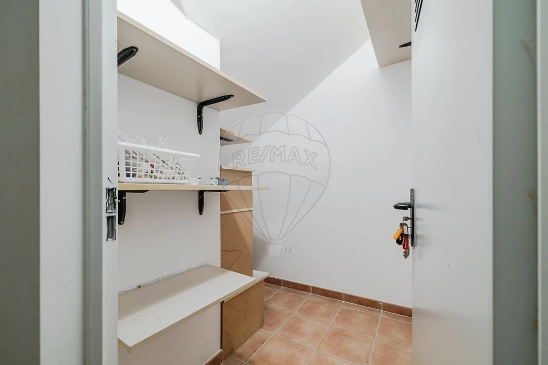 Apartamento T2 para Arrendamento em Águas Livres Foto 23
