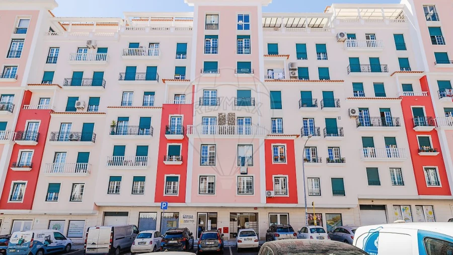 Apartamento T2 para Arrendamento em Águas Livres