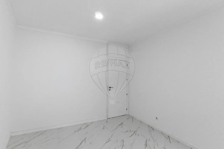 Apartamento T1 para Venda em Almada, Cova da Piedade, Pragal e Cacilhas Foto 5