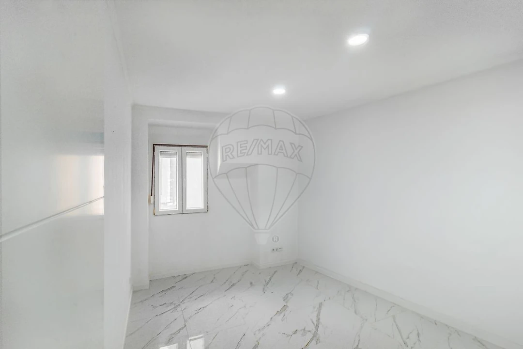 Apartamento T1 para Venda em Almada, Cova da Piedade, Pragal e Cacilhas Foto 1