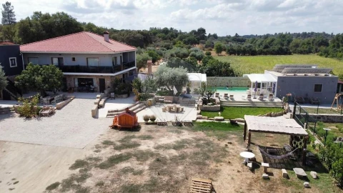 Armazém para Venda em Póvoa de Rio de Moinhos e Cafede