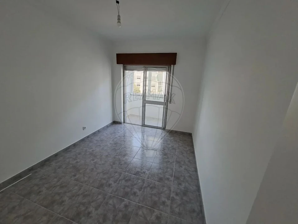 Apartamento T2 para Venda em Seixal, Arrentela e Aldeia de Paio Pires Foto 14