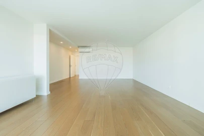Apartamento T3 para Arrendamento em Carcavelos e Parede