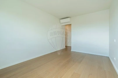 Apartamento T3 para Arrendamento em Carcavelos e Parede