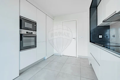 Apartamento T3 para Arrendamento em Carcavelos e Parede