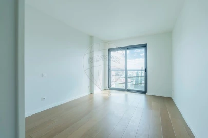 Apartamento T3 para Arrendamento em Carcavelos e Parede