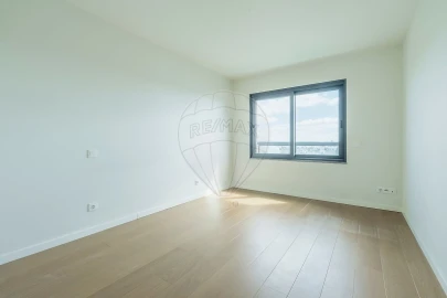 Apartamento T3 para Arrendamento em Carcavelos e Parede