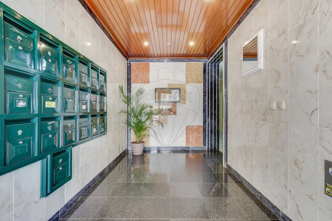 Apartamento T4 para Venda em Queluz e Belas Foto 32