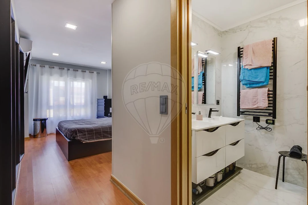 Apartamento T4 para Venda em Queluz e Belas Foto 14
