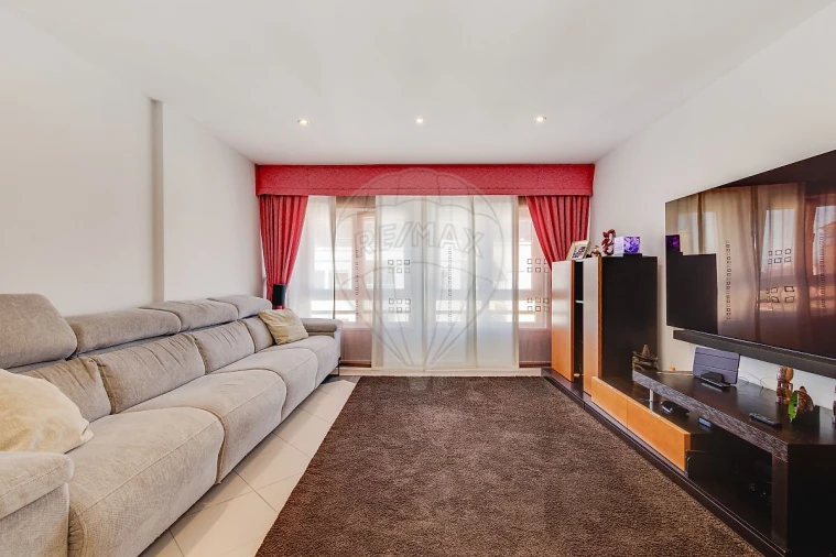 Apartamento T4 para Venda em Queluz e Belas Foto 5