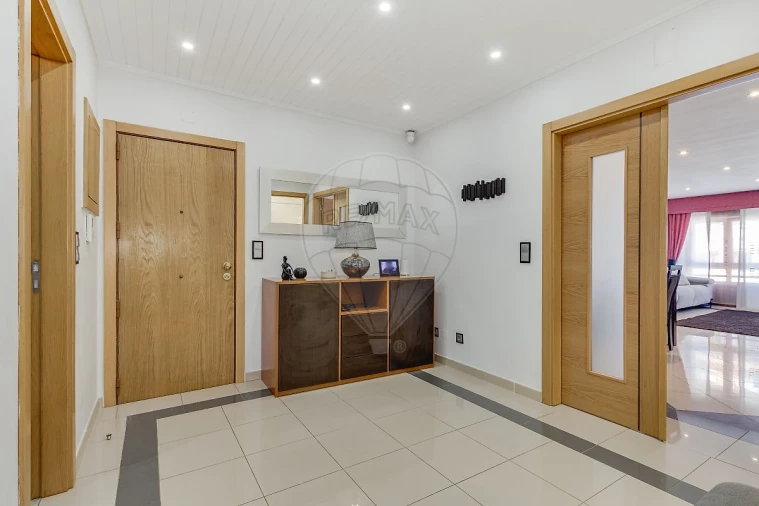 Apartamento T4 para Venda em Queluz e Belas Foto 2