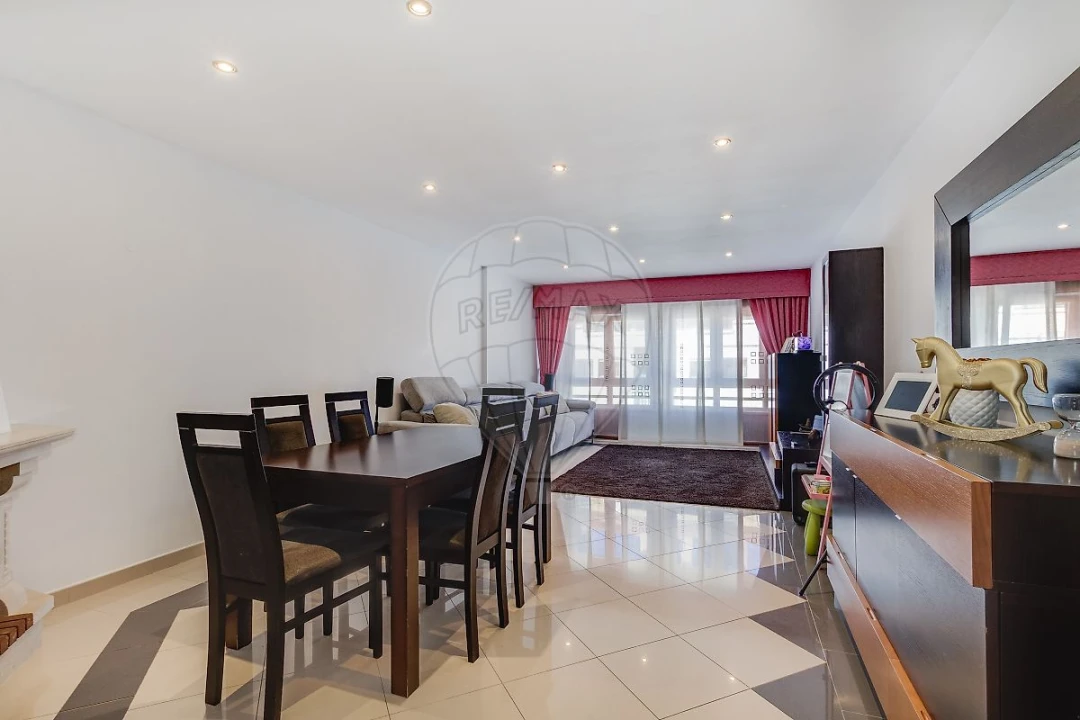 Apartamento T4 para Venda em Queluz e Belas Foto 4